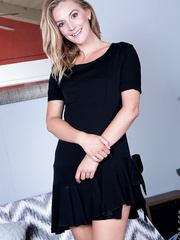 Hawt non-professional mother I'd like to fuck Mona Wales widening in nature's garb for a closeup view of shaved beaver