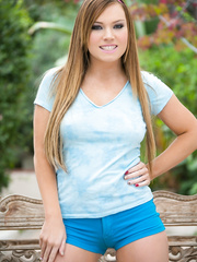 Mama and daughter duet Savannah Fyre & Tiff Bannister disrobe stripped in the garden