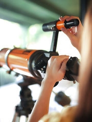 European solo gal Li Moon shows off her stripped twat whilst star watching