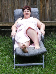 Horny BBW whore loves to show her pussy outdoors in garden