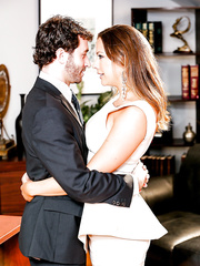 Sexy pornstar reality mother I'd like to fuck Chanel Preston baring large mangos & giving a kiss James Deen