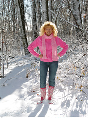 Aged wife Racquel Devonshire flashes zeppelins in the snow & receives a sexy mouthful
