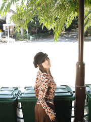 Oriental gal Maria Ozawa strikes tempting naked positions during solo act