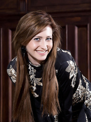 Euro beauty Janelle B removes dark hose to widen legs & show bare cookie