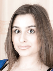 Dilettante playgirl Penelope Fiore stretches out her curly cum-hole after getting undressed