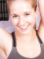 Brawny solo beauty Naomi exposes her lengthy nipps previous to hirsute pits and bush