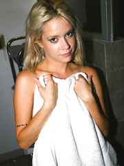 Youthful golden-haired Kissy Kapri spits out cum after a ribald blow job