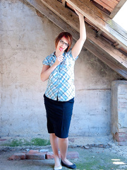 Nerdy non-professional model casually exposes her biggest all natural love bubbles