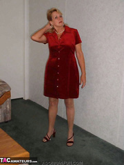 Blond oma Adonna parts her snatch lips after uncupping her natural zeppelins