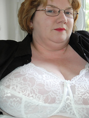 Chunky non-professional uncups her biggest meatballs as this babe steps inside to change garments