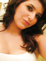 Self discharged pics of hawt chick Eva Dior taking a bubble baths