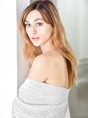 Dilettante model with B-cup mambos parts her labia lips wide open