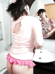 Aged chunker Belta masturbating trimmed snatch in the shower