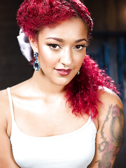 Ebon fetish playgirl Daisy Ducati has cookie vibrated until coercive to pee