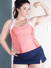 Sports hotty Maxine Holloway disrobes on her mat to disclose her unshaved snatch & pits