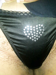 Slut Girlfriend likes to show off hairy vagina close up pictures