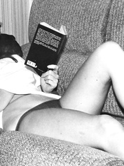 lecture serie 01 masturbating on the sofa