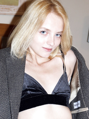 Golden-Haired hotty Kate Bloom fingers widens her pink cunt in haunch high socks