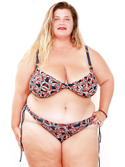 Mature SSBBW Haley Jane masturbates after removing massive mambos from bikini top