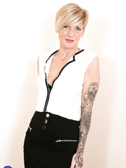 Aged UK woman with tattoos disrobes to toy her excited muff