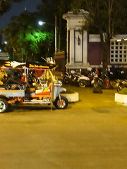 Slender bobble head Thai spinner Som opens wide for POV shaggy cum-hole creampie