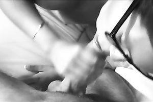 Four eyed bimbo with miniature scones knows how to give a worthwhile oral-stimulation