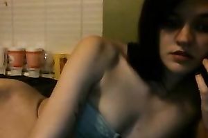 Watching my girlfriend playing with her punani looks sexy