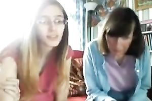 Filthy dilettante clip of unsightly legal age teenager babe from Britain showing her fur pie during the time that having her periods
