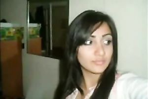 Webcam video with Paki doxy dancing and showing her body