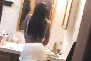 This sassy lalin girl loves to go wild in front of the mirror