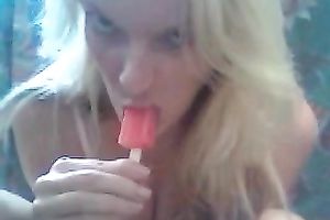 I love sucking an ice spunk in front of my online viewers