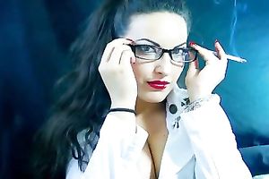 The smokin' brunette hair breasty princess on livecam puffing once more