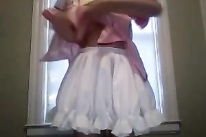 Hot and shy cam model sluggishly exposes her privates parts for me