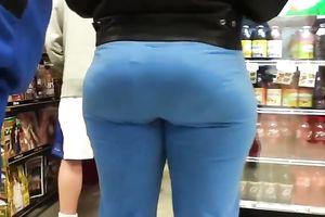 This swarthy nympho can hypnotize any fellow with her soaked arse