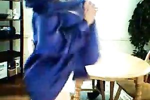 Whorish dark brown mommy undresses and masturbates on livecam