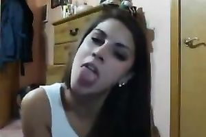 Strikingly charming webcam model shows off her lengthy tongue