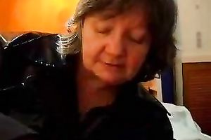Mature dilettante white lady strokes my wang for pleasure on livecam