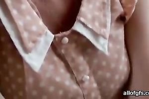 Mesmerizing non-professional golden-haired wife masturbates on livecam