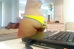 Incredible consummate legal age teenager wazoo in constricted yellow pants on livecam