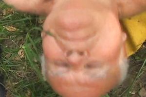 Young floozy rides pecker of an old jerk in reverse untill this babe squirts
