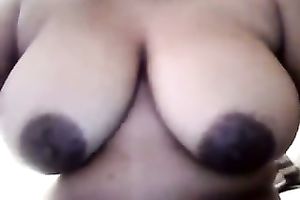 Chubby swarthy wench maturbates her unattractive slit in webcam solo episode