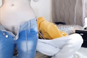 These cam temptresses are showing the entire world how nasty they can be