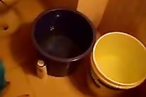 Shapely Indian honey sucks her lover's weenie in the bath