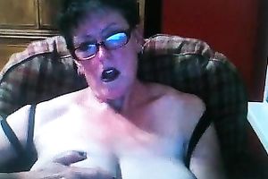 This old slutwife is so fucking nasty and this babe just likes masturbating on livecam