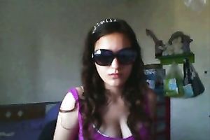 Hot camgirl with sunglasses flashes her large boobies