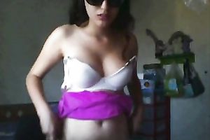 Hot camgirl with sunglasses flashes her large boobies