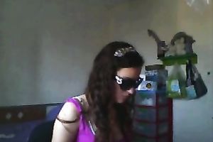 Hot camgirl with sunglasses flashes her large boobies