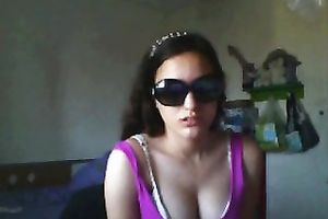 Hot camgirl with sunglasses flashes her large boobies