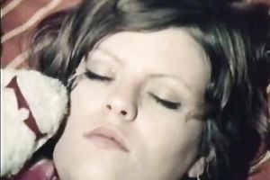 That stud puts his knob on the face of a hawt blond