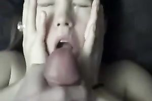 Morning blow job with dilettante girlfriend in sofa with hawt whoppers